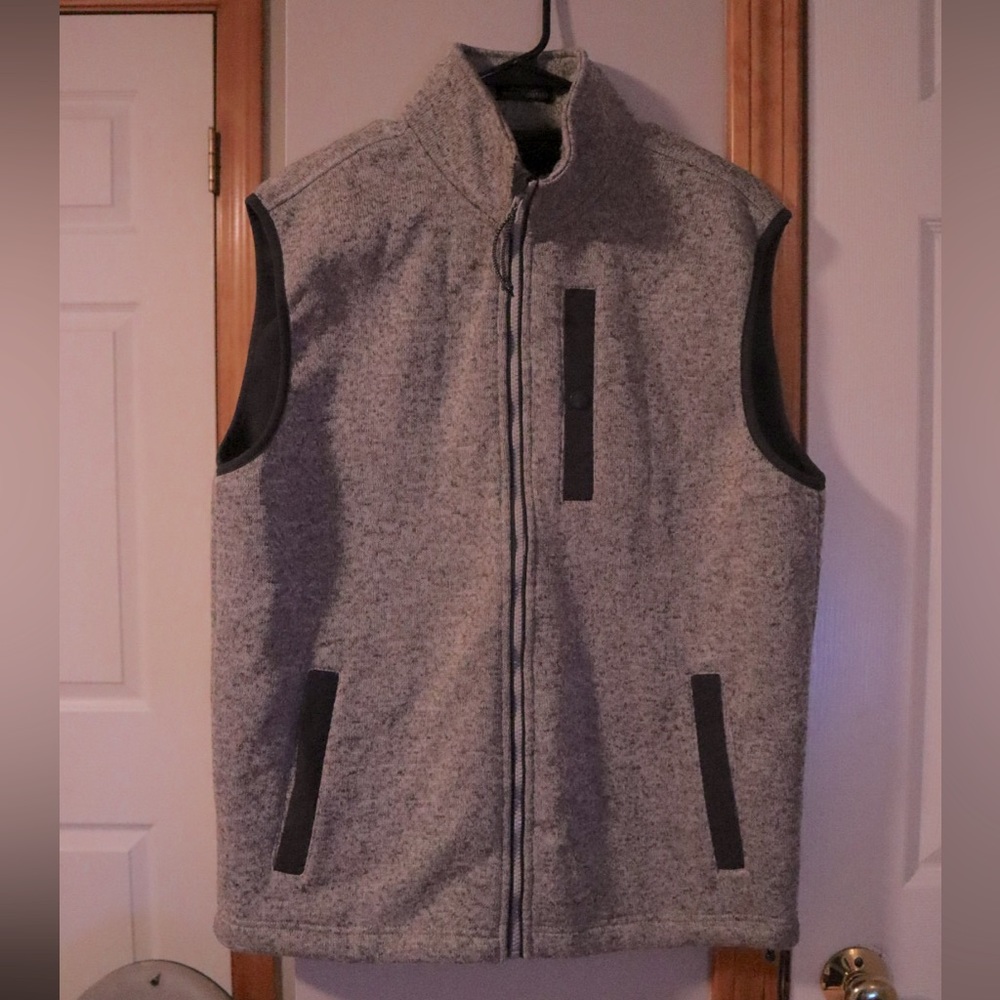 3/$25 💓 St. John’s Bay Terra-Tek Vest Men’s Medium